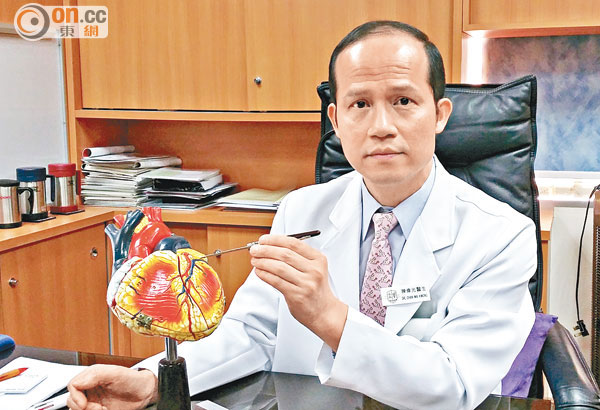 陳偉光解釋，冠狀動脈收窄後患者會因突然受刺激被血塊阻塞，導致急性心肌梗塞。