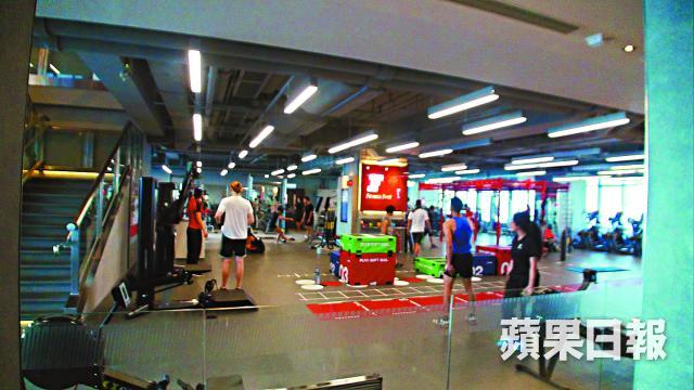 ■健身中心Fitness　First位於觀塘的分店，昨日仍照常營業。