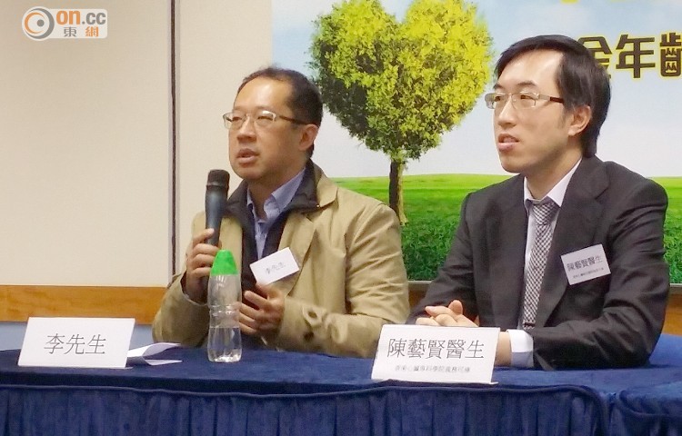 李先生(左)血管超齡20歲,認為可能與自己常休息不足及進食快餐有關。(戴碧怡攝)