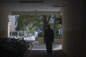 由小一至中七,曉峰一直是全班最高,排在最尾的一個。(陳焯煇攝)