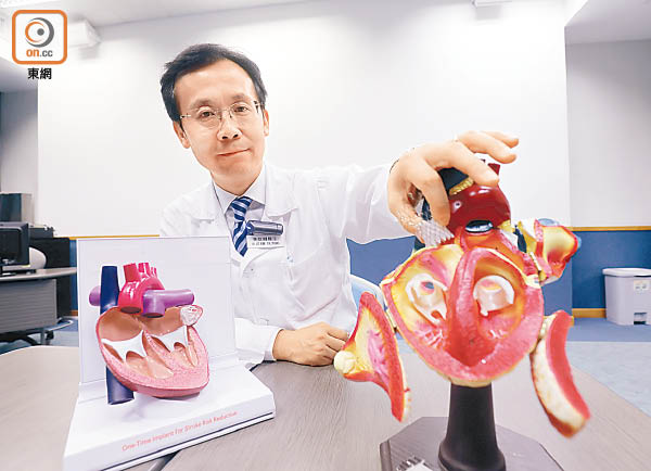 李耿淵表示,心肌梗塞患者趨年輕化,「通波仔」手術宗數十年間升兩成三。(陳德賢攝)