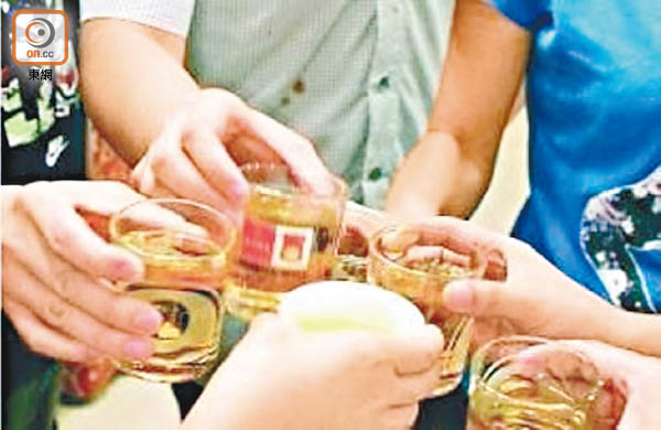 研究發現壯年人經常「豪飲」酒精飲品，血壓度數及膽固醇水平均較高。