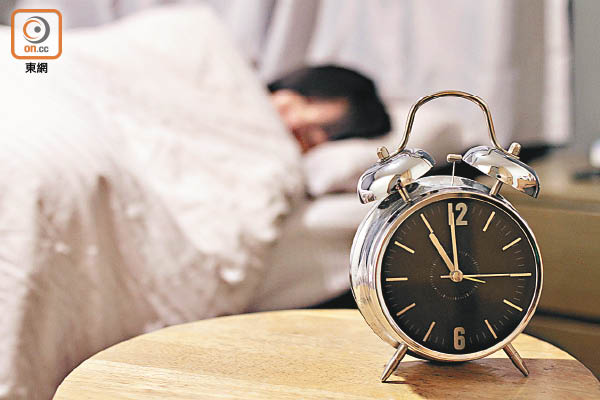 研究指每日睡眠六至八小時最健康。(資料圖片)