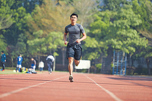 ▲ 高危人士可循序漸進地做適量運動、訓練體能,減低患病風險。同時需注意飲食習慣,減少進食肥膩、高脂肪等食物。(Getty Images)