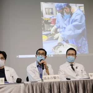 瑪麗心胸外科部門主管區永谷醫生（左二）期望，器官護養系統能為瑪麗額外多3至5宗心臟移植手術。（歐嘉樂攝）