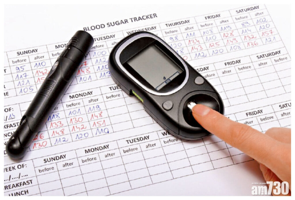 患者記錄每日血糖、血壓等指數，有助醫生評估並調校藥物劑量。
