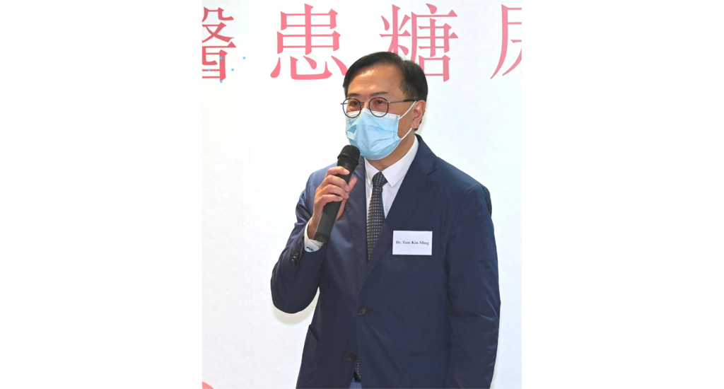 ▲ 心臟科專科譚劍明醫生表示，病人如能夠在覆診預備一本病情日誌，清楚記錄血糖、血壓、抽血報告、腎功能指標，以及病徵，可有助醫生於診症時更快掌握病人的情況。