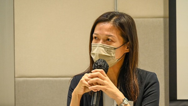 香港復康會專職醫療暨基層醫療服務部主管吳玉敏認為情況令人擔心，不少心血管病患者病發後，會出現身體殘疾無法工作，家人或需放棄工作全職照顧。