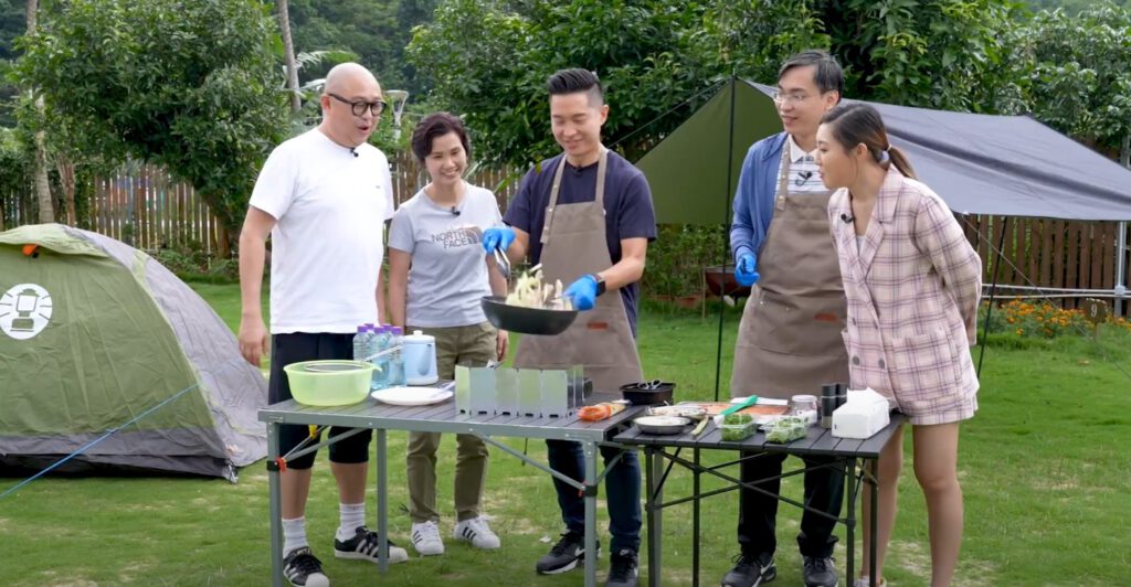 Bob學醫生煮食。